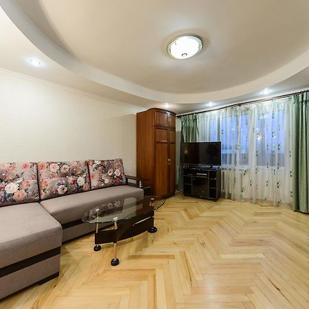 Apartment On Lesi Ukrainky Blvd Kyiv Exterior photo