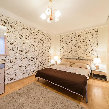 Apartment On Lesi Ukrainky Blvd Kyiv Exterior photo