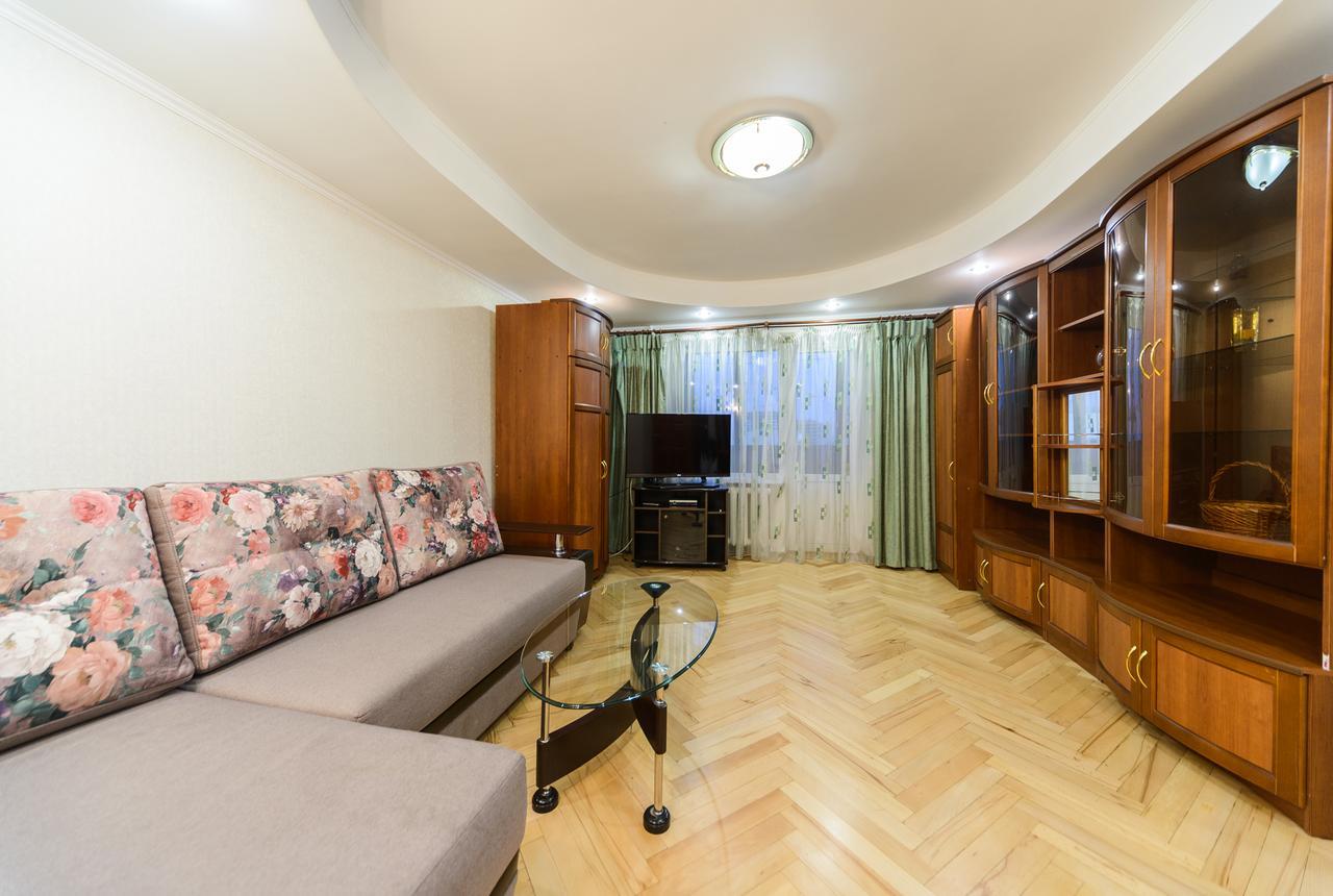 Apartment On Lesi Ukrainky Blvd Kyiv Exterior photo