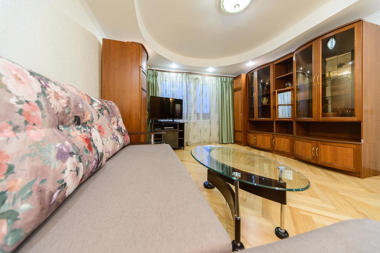 Apartment On Lesi Ukrainky Blvd Kyiv Exterior photo