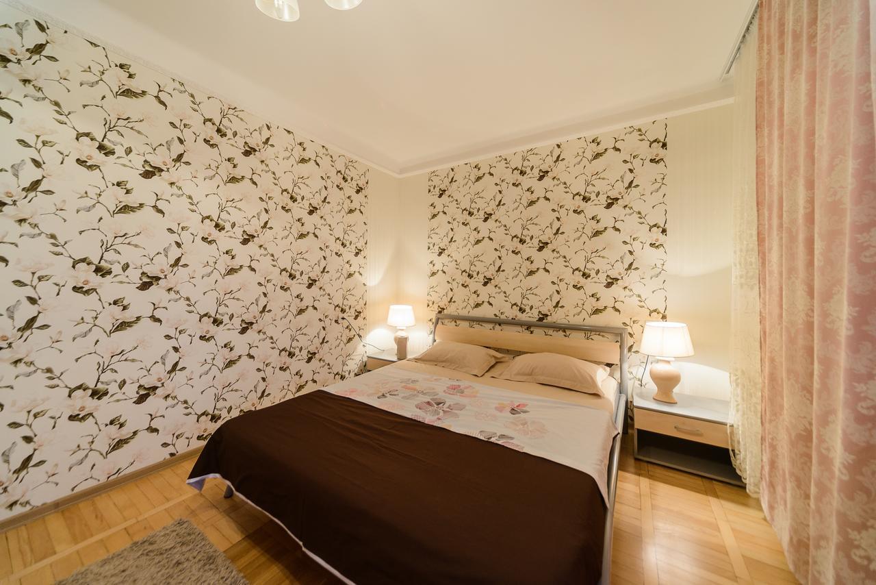 Apartment On Lesi Ukrainky Blvd Kyiv Exterior photo