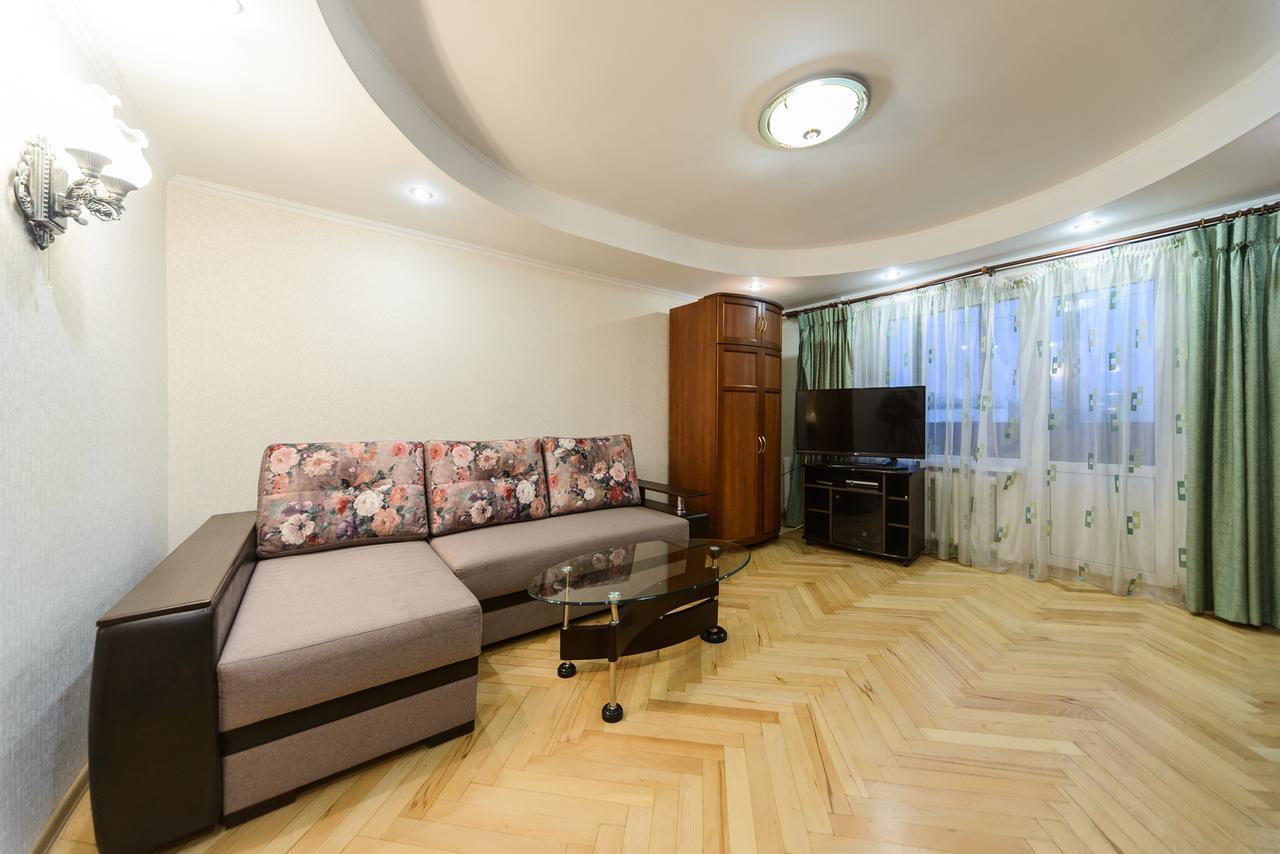 Apartment On Lesi Ukrainky Blvd Kyiv Exterior photo