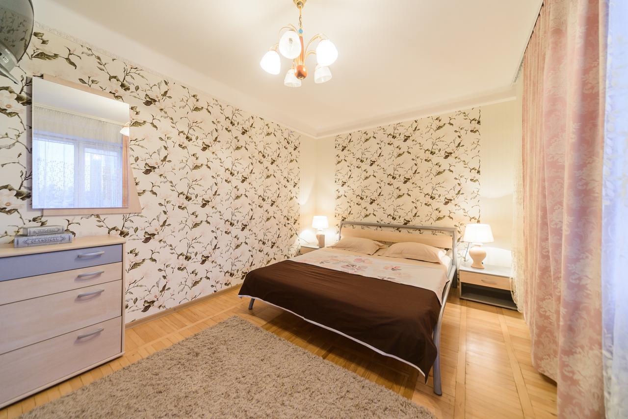Apartment On Lesi Ukrainky Blvd Kyiv Exterior photo